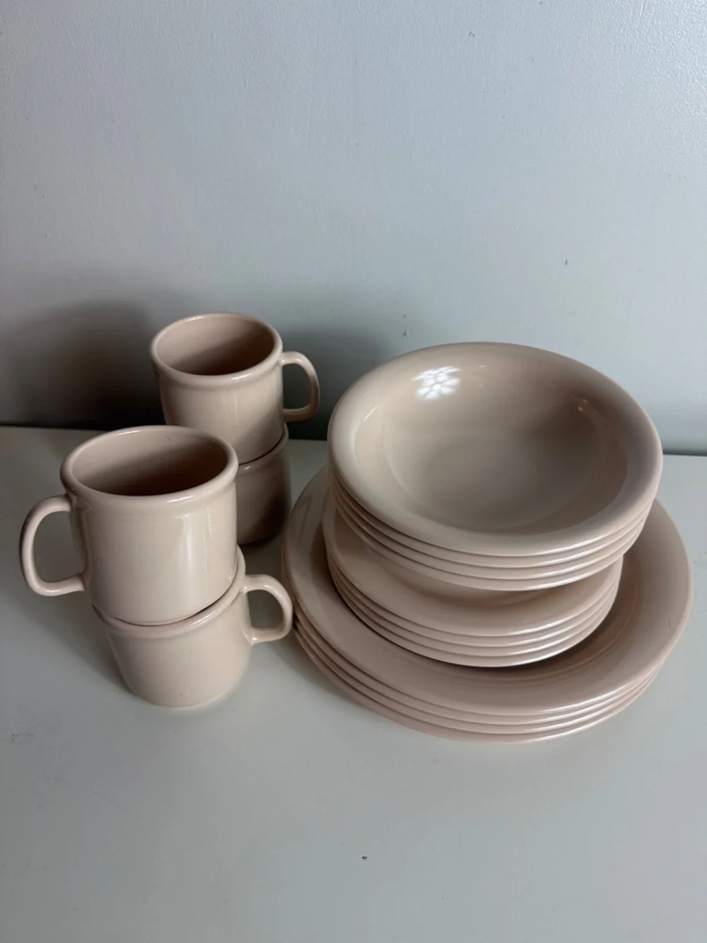 Vtg Tupperware Dinnerware Melamine 16-Piece Set Dusty Rose USA Plates Mugs Bowls